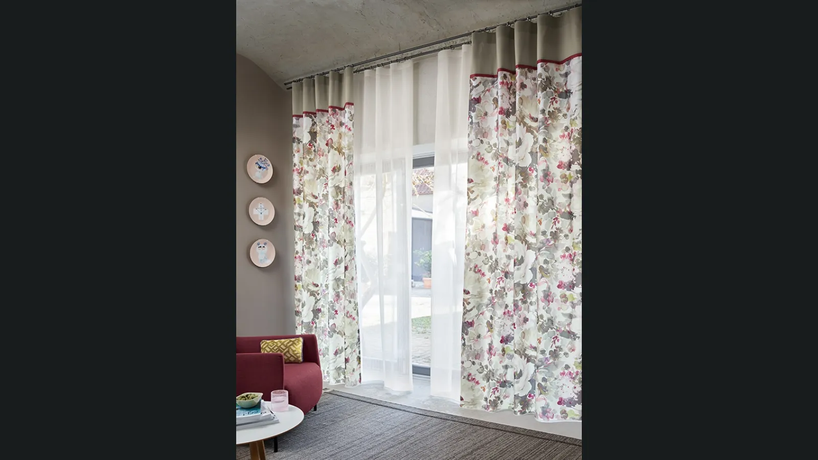 Tenda moderna con fiori e frutti di bosco colorati Alicia di Ado