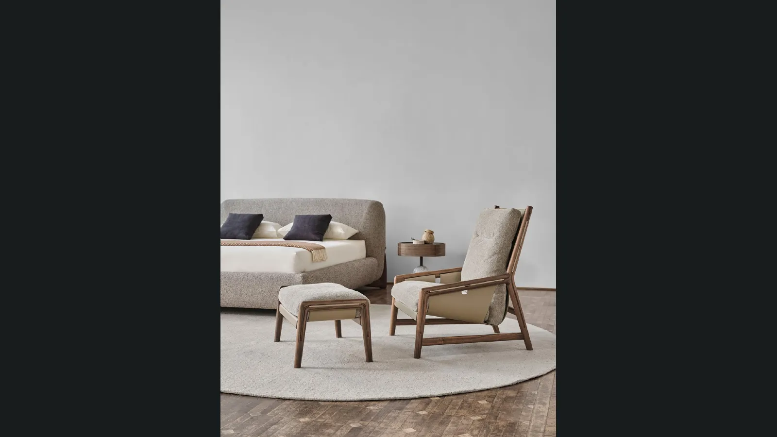 Pouf Bice in cuoietto con cuscino imbottito di Porada