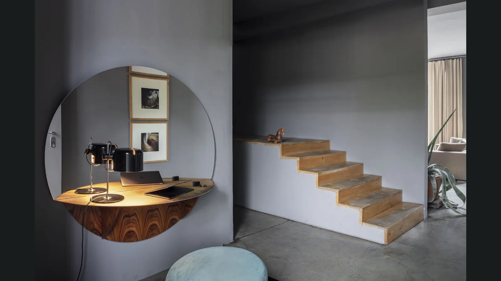 Specchio Brame con piano ribaltabile in palissandro e specchio ossidato di Mogg