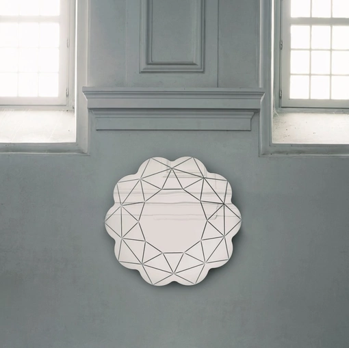 Specchio Brillante dalla forma originale di Glas Italia