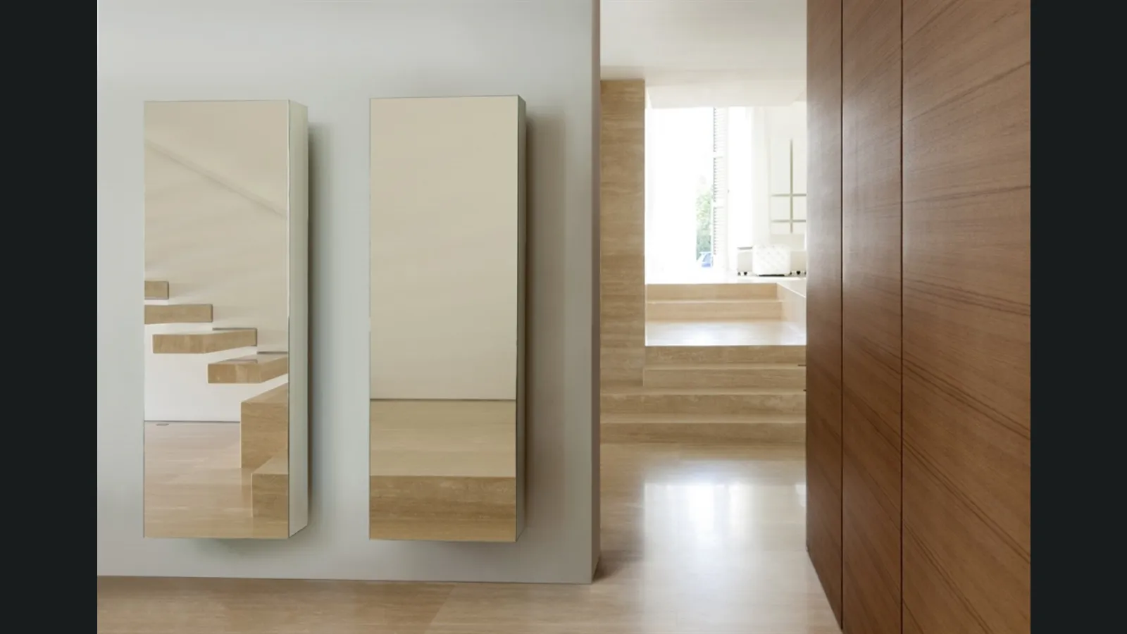 Appendiabiti in legno con specchio frontale Camper di Porada