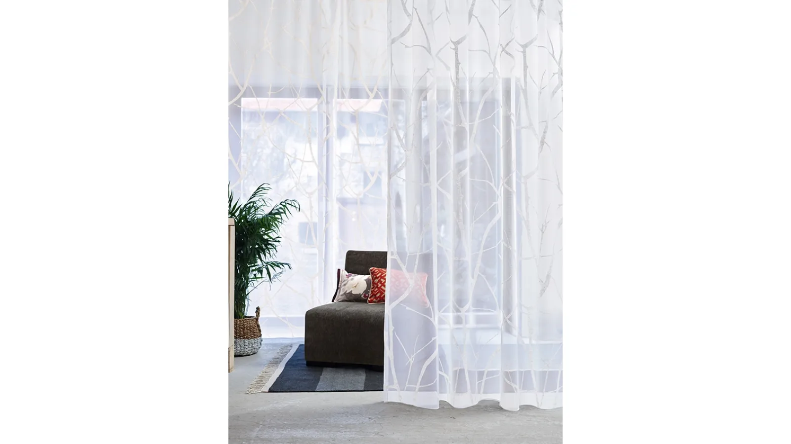 Tenda trasparente con ricamo ispirato alla natura Candice di Ado