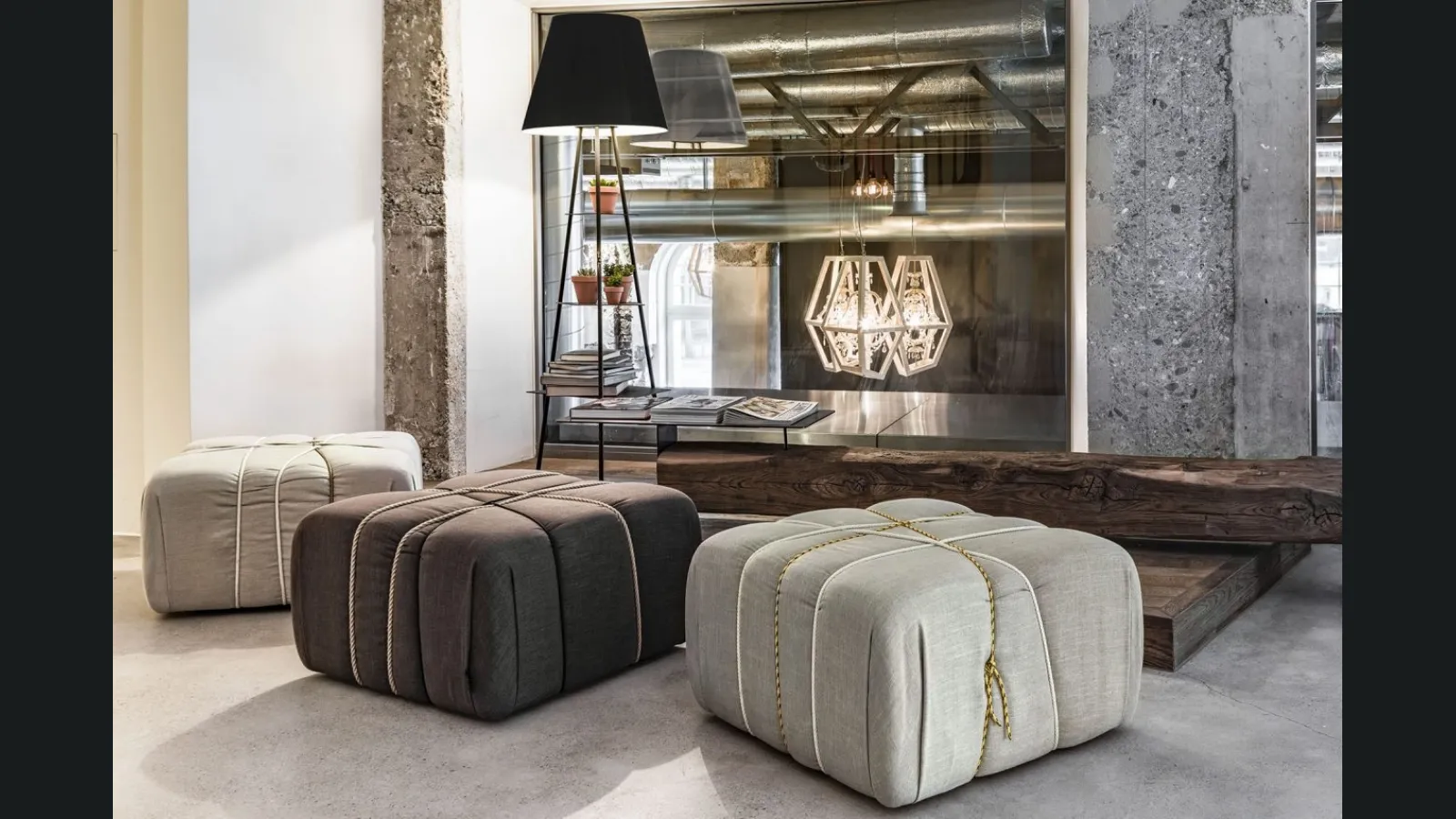 Pouf di design in tessuto con corde decorative Che Pakko di Mogg