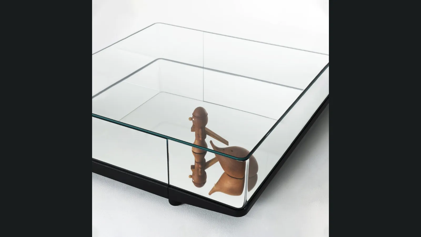 Tavolino espositore Collector di Glas Italia