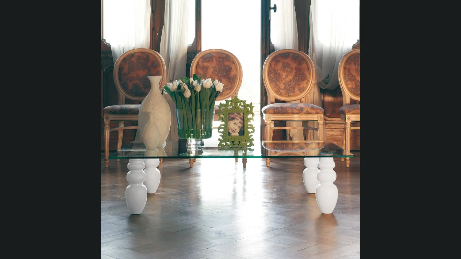 Tavolino Decor in cristallo con gambe in legno laccato di Ponti Terenghi