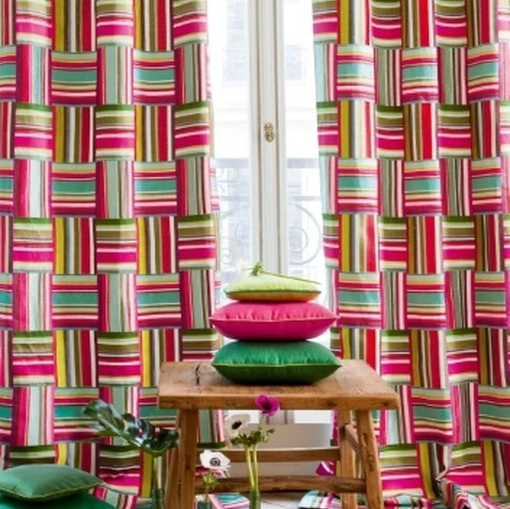 Tenda con motivo a quadri colorati Devani di Manuel Canovas