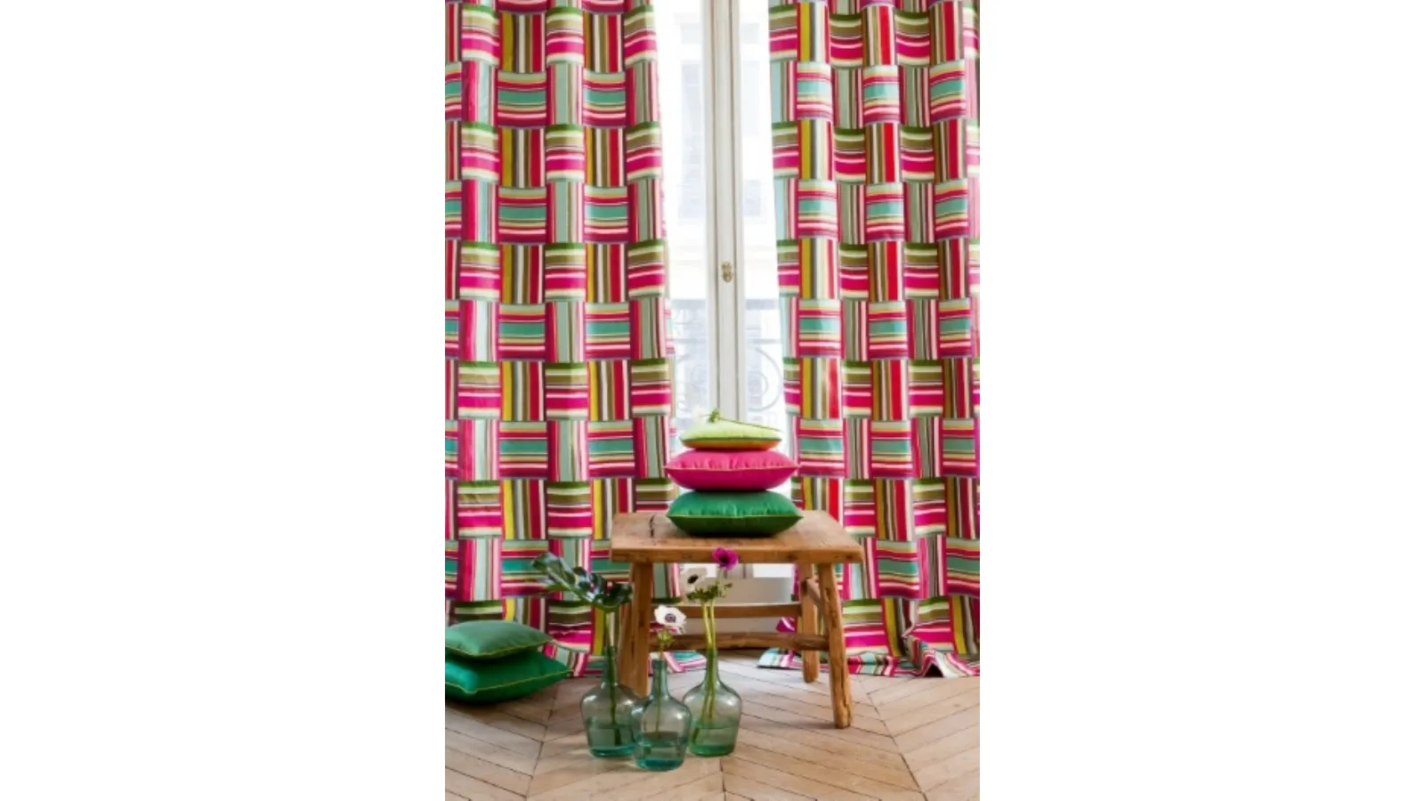 Tenda con motivo a quadri colorati Devani di Manuel Canovas