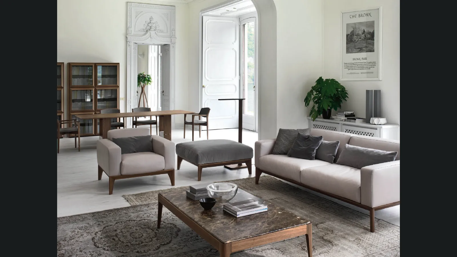 Pouf Fellow in legno con cuscino imbottito di Porada