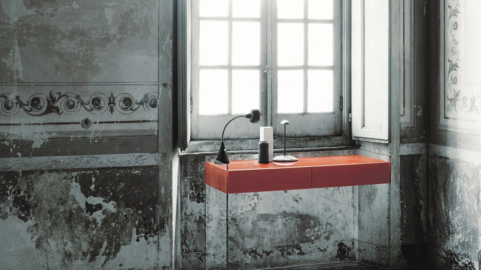 Scrittoio Float di Glas Italia