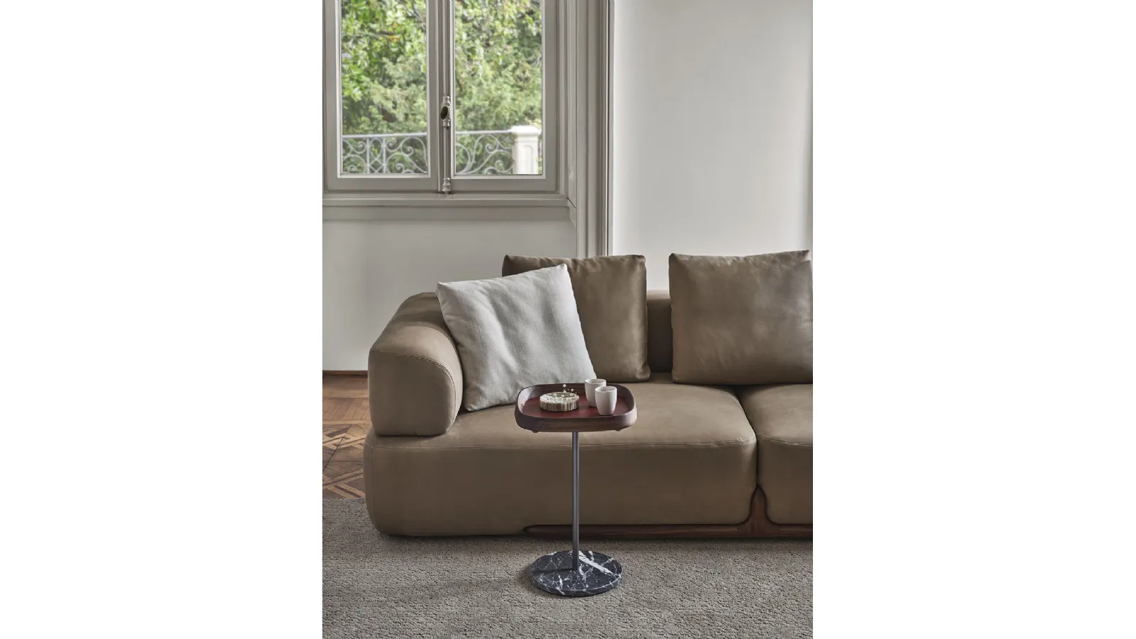 Tavolio Fritz 7 in cuoietto e legno di Porada