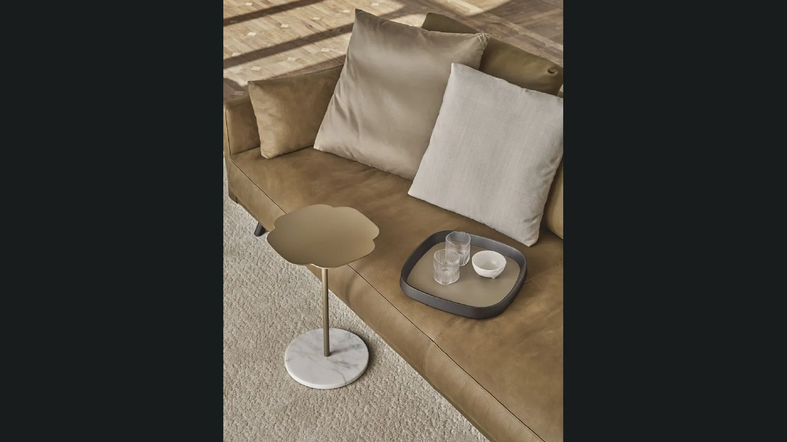 Tavolio Fritz 7 in cuoietto e legno di Porada