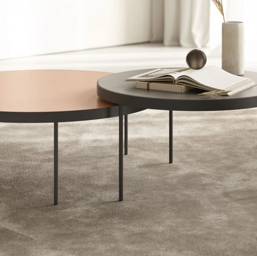 Tavolino Gau con top laccati Brick e Vison di Treku