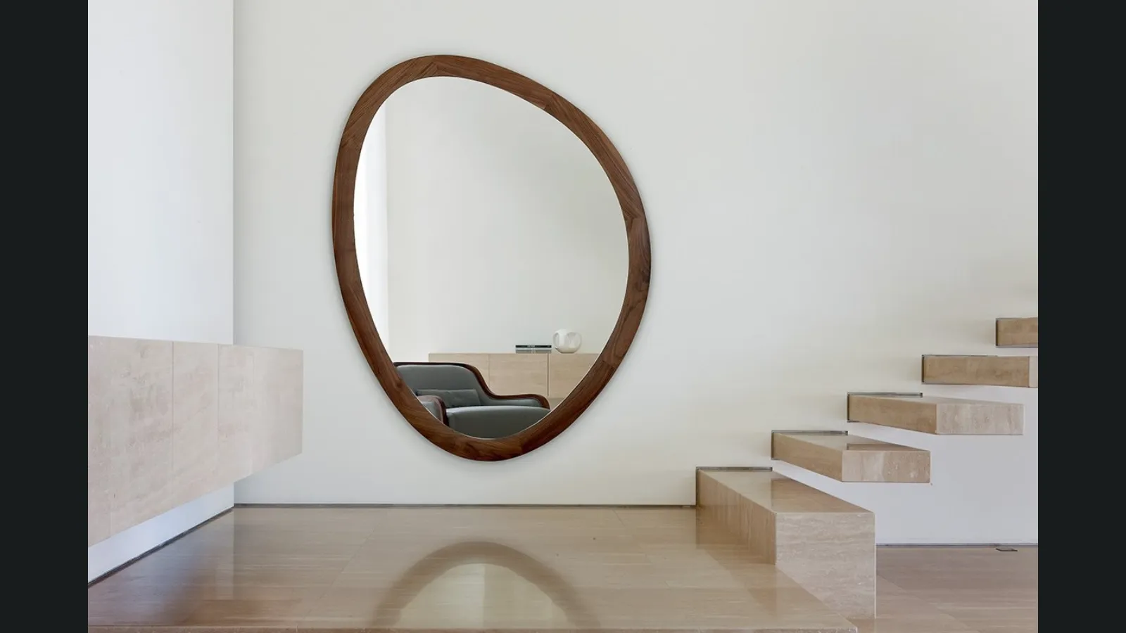 Specchio con cornice in noce massello Giolo di Porada