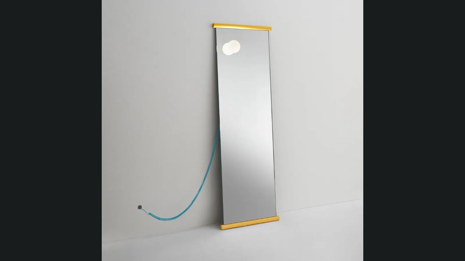 Specchio Ecco con lampada dimmerabile di Glas Italia