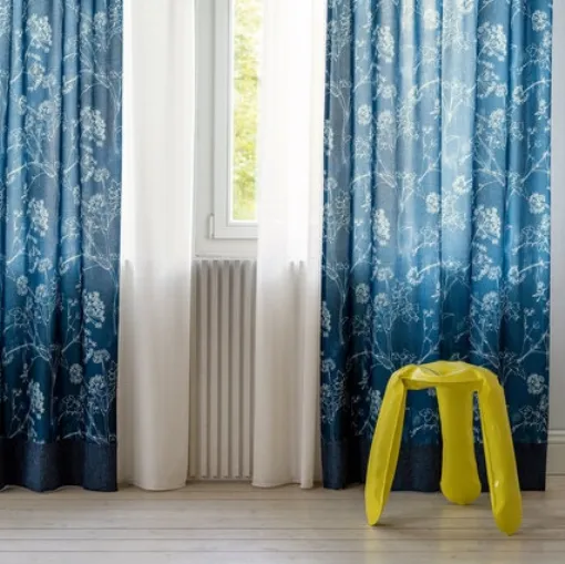 Tenda moderna con elemento floreale su fondo colorato Harvest di Ado