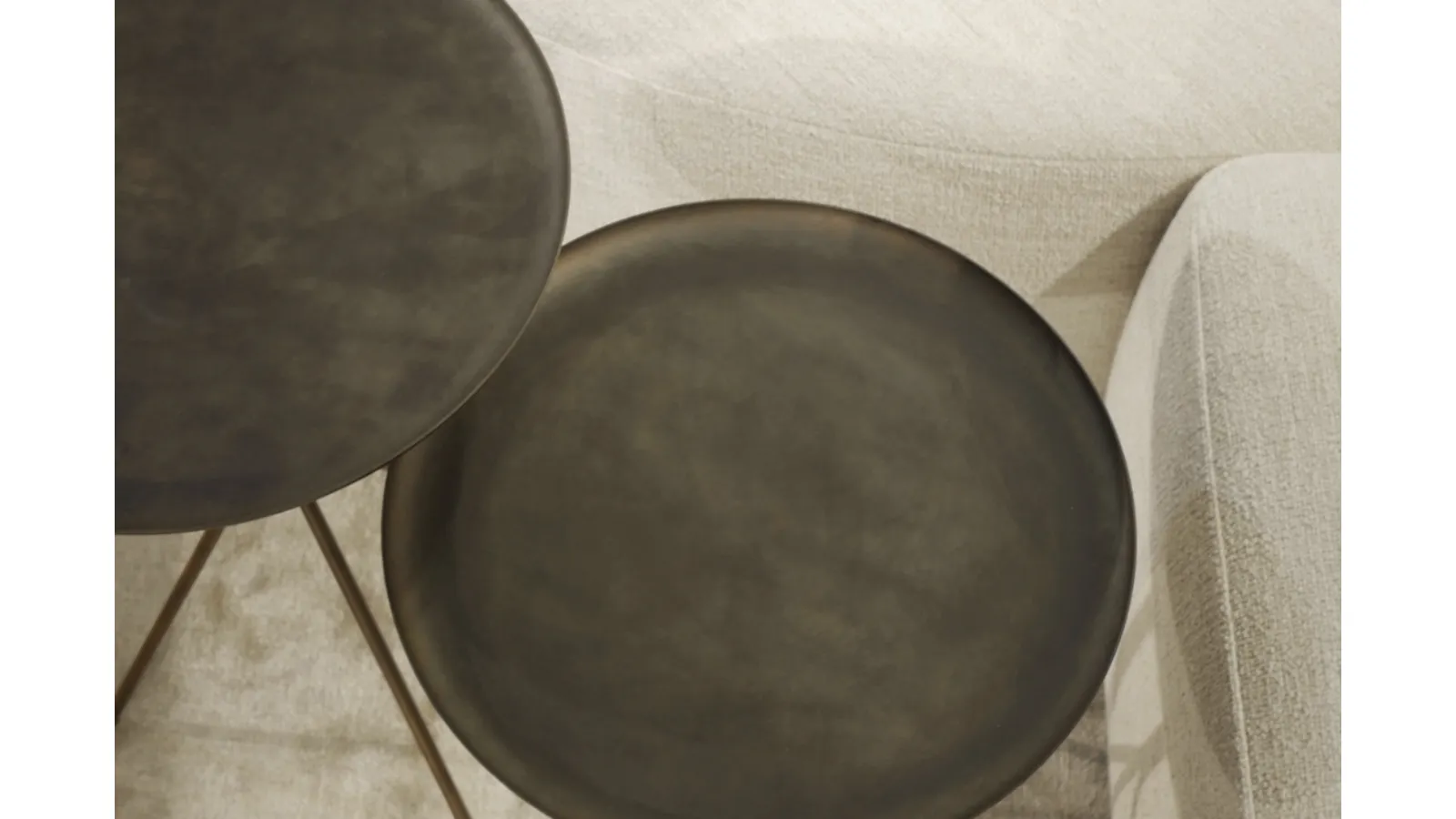 Tavolino in ottone Him&Her di Vibieffe