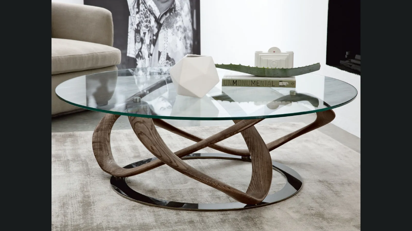 Tavolino in cristallo con base in legno massello Infinity di Porada