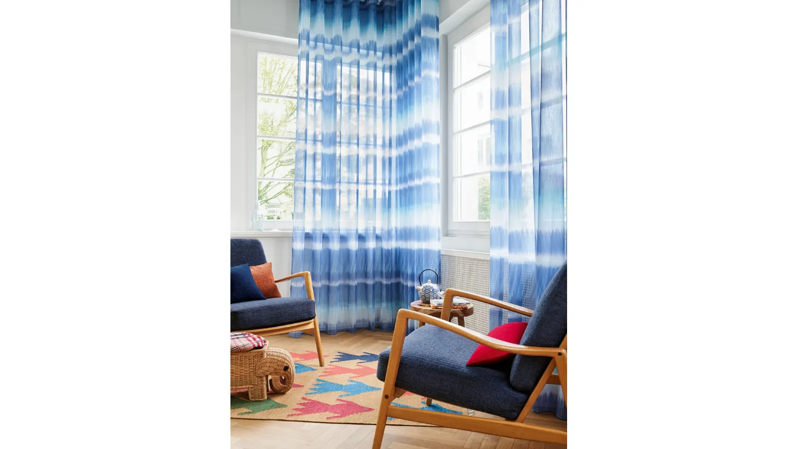 Tenda dai colori vivaci che formano strisce orizzontali Ink di Ado