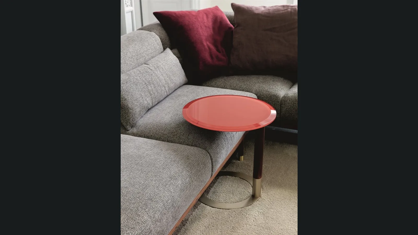 Tavolino rotondo con base in metallo e legno massello e top in cristallo retroverniciato Jok di Porada