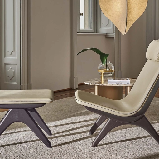 Pouf Koko in pelle e legno di Porada