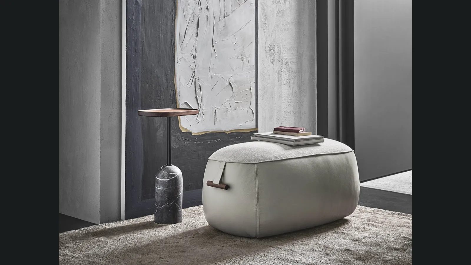 Pouf in pelle e tessuto Lagom di Porada