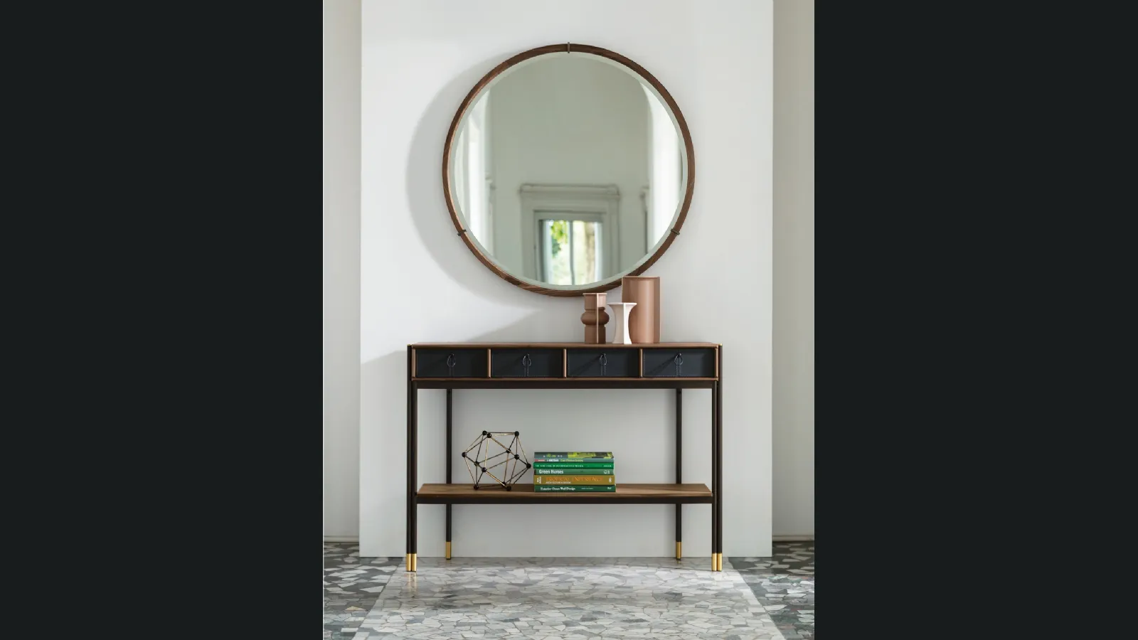 Specchio tondo con cornice in massello di noce e inserti in ottone Levante di Porada