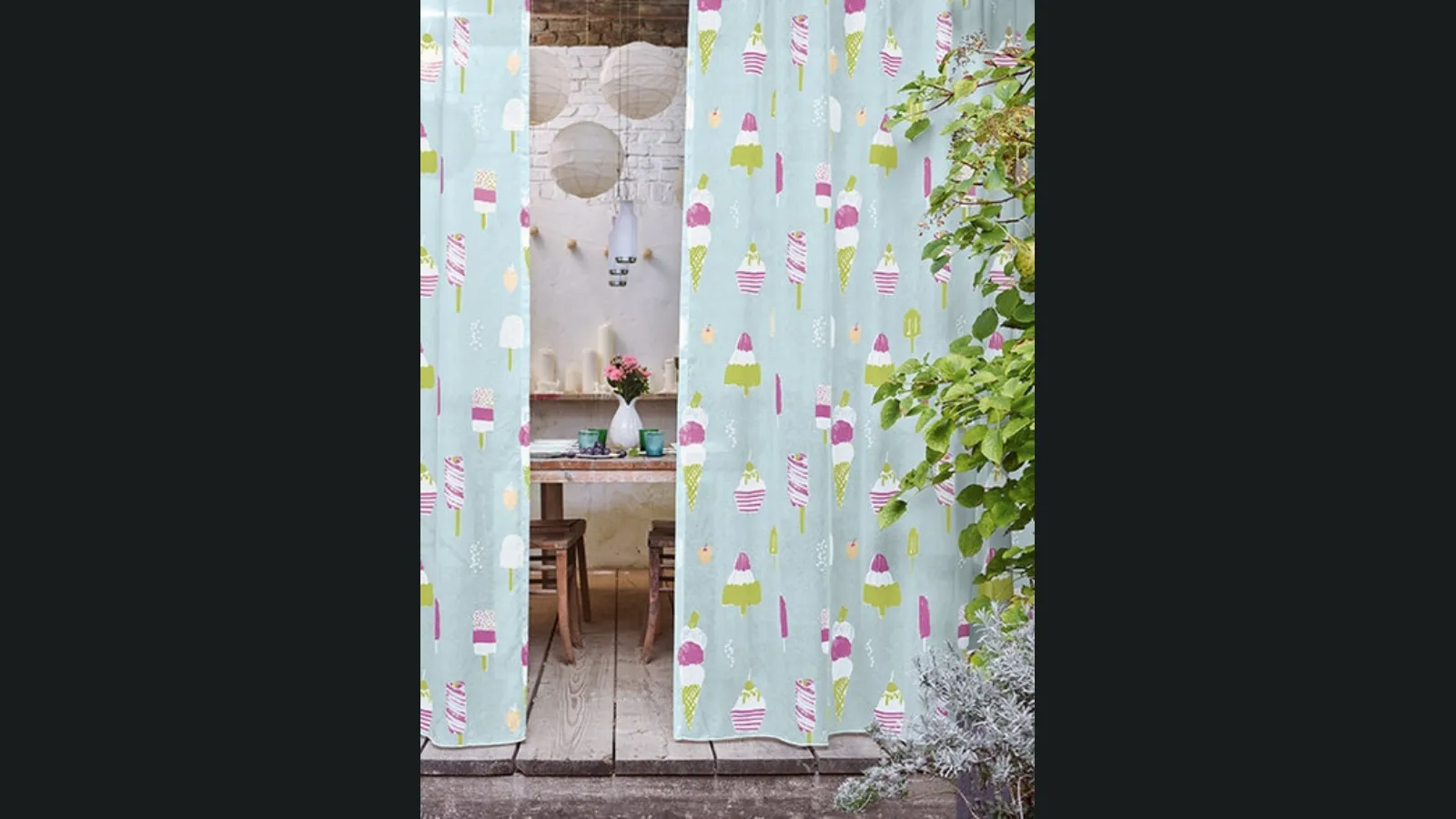 Tenda dalla grafica giovane e colorata con Gelati e Lecca Lecca Lula di Ado