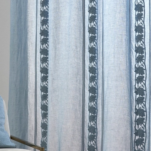 Tenda Mathilde in garza di lino con Fasce Floreali verticali di Mastro Raphael