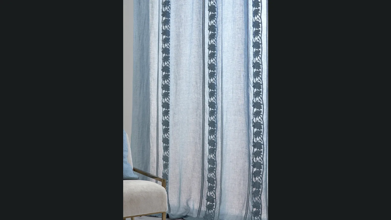 Tenda Mathilde in garza di lino con Fasce Floreali verticali di Mastro Raphael