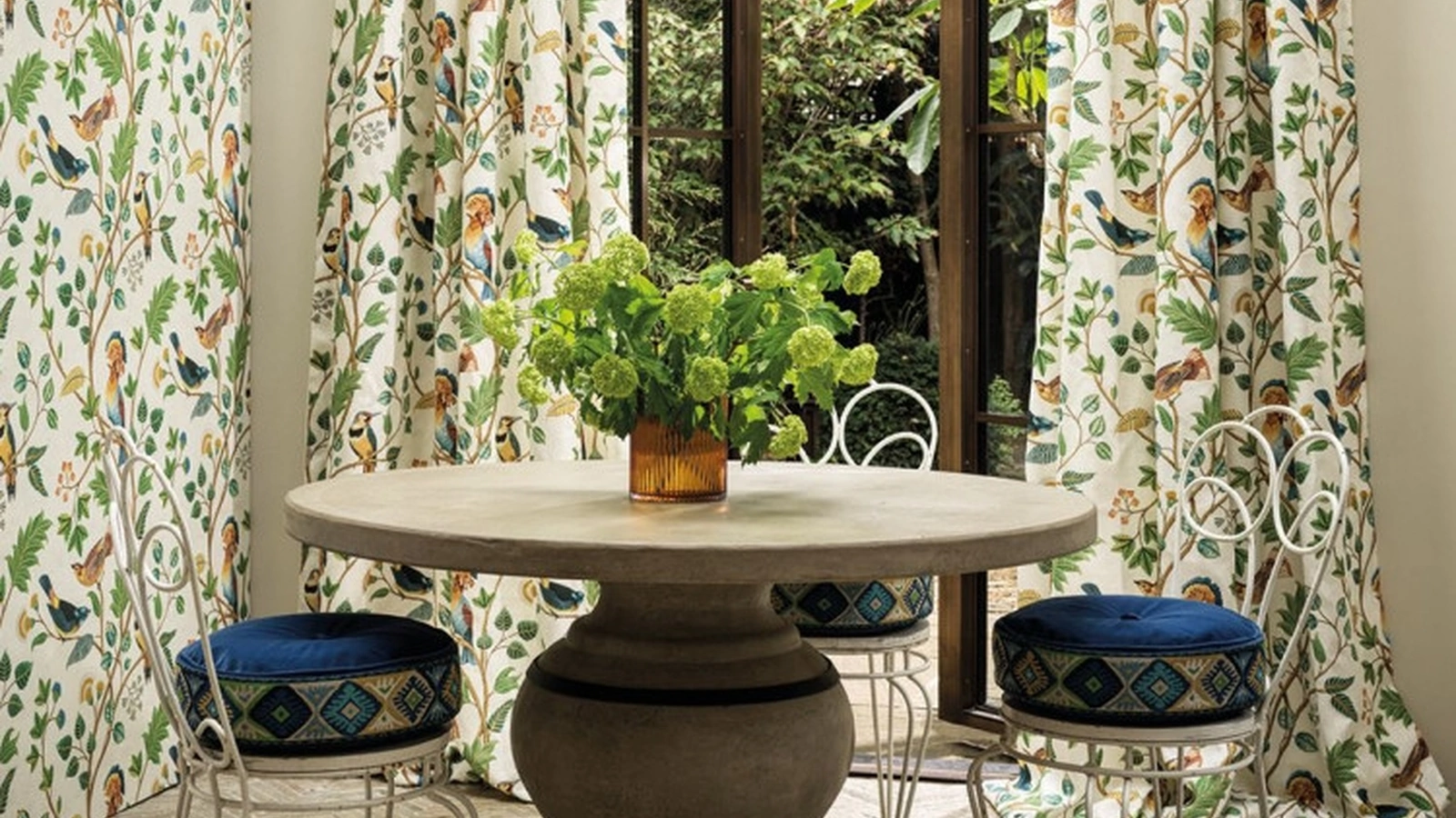 Tenda Mayani di Larsen