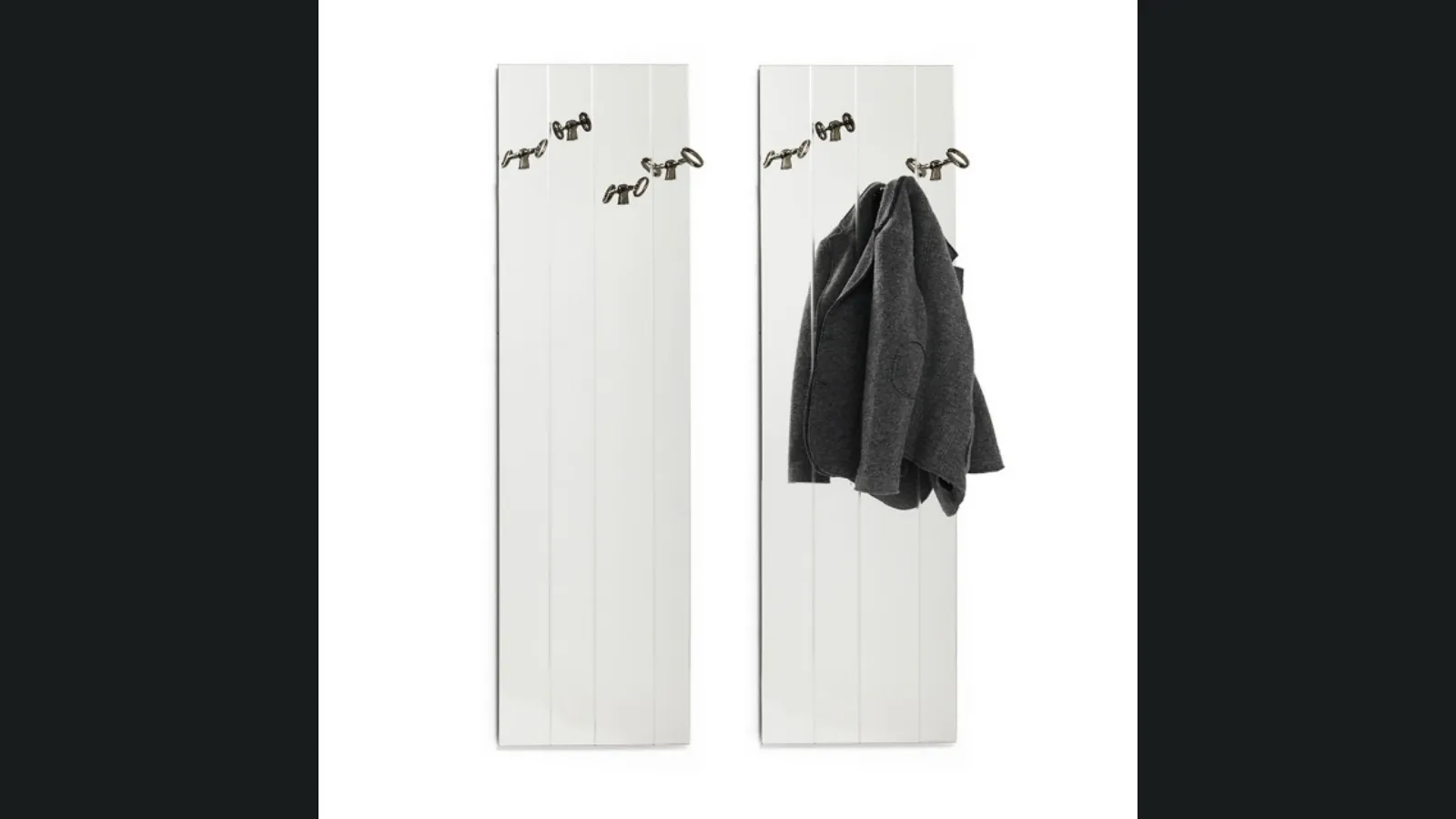 Specchio appendiabiti con chiavi in fusione di ottone Memorie Mirrors di Mogg