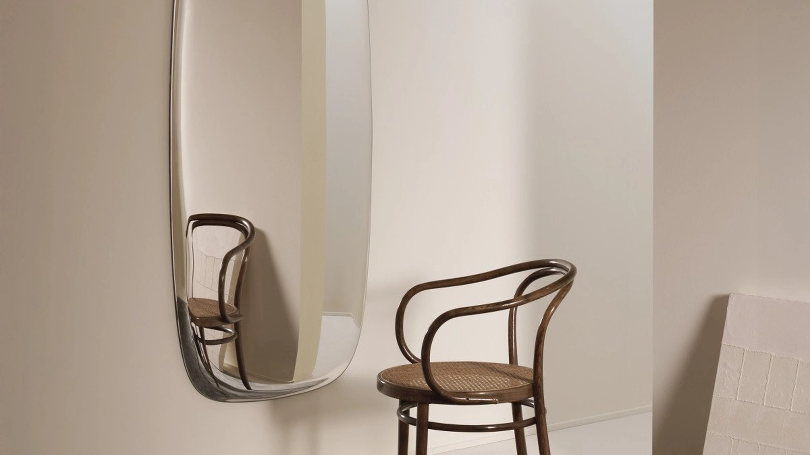 Specchio Menteur di Glas Italia