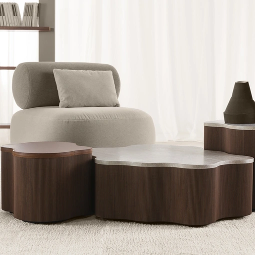 Tavolino Mira con top in marmo o cuoio di Vibieffe