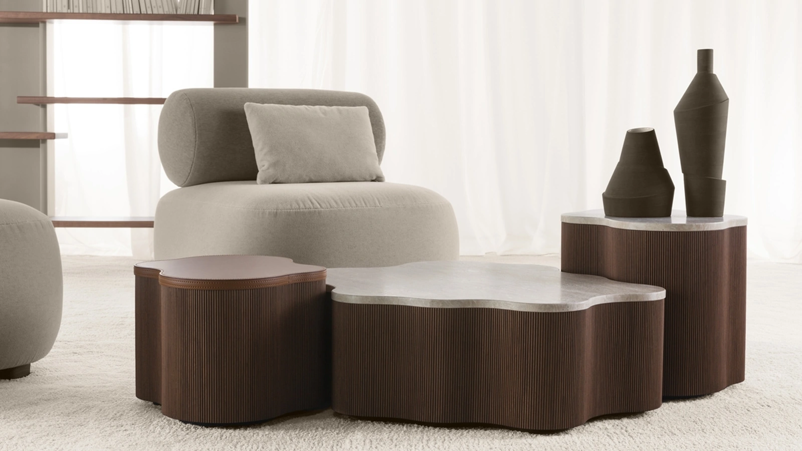 Tavolino Mira con top in marmo o cuoio di Vibieffe