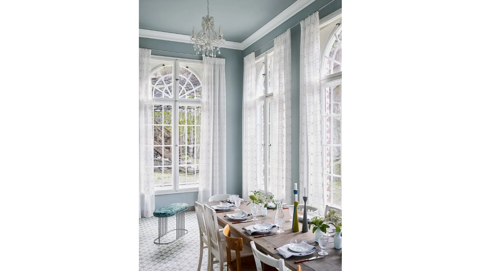 Tenda con ricamo a fiori stilizzati Miran di Ado