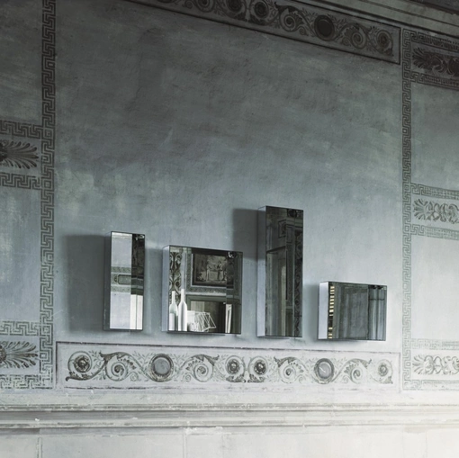 Specchi Mirror Mirror quadrati o rettangolari di Glas Italia