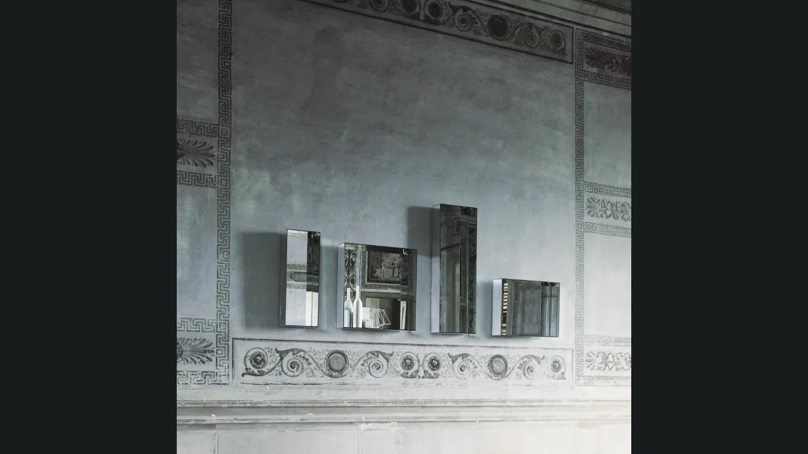 Specchi Mirror Mirror quadrati o rettangolari di Glas Italia