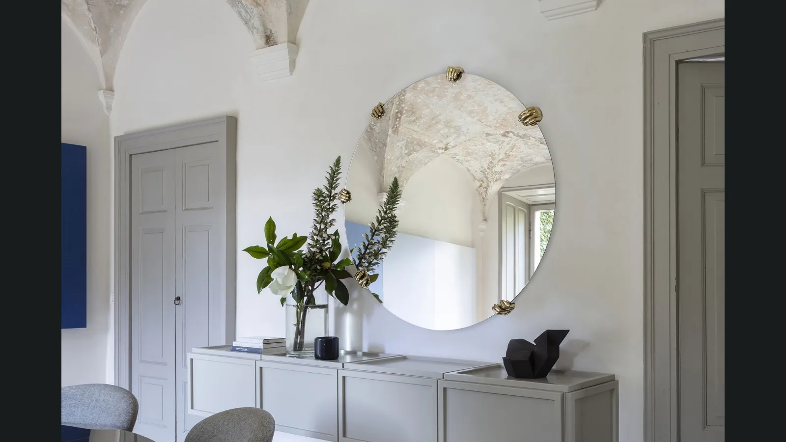 Specchio da parete con mani decorative in fusione di ottone Selfie di Mogg