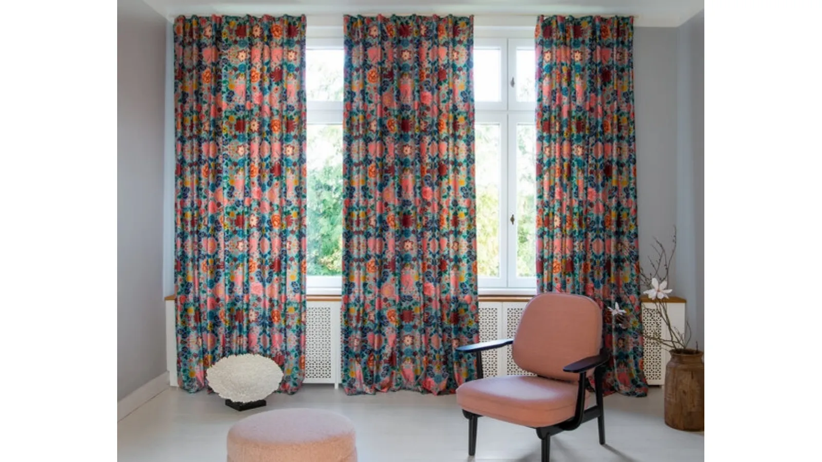 Tenda in velluto con motivo floreale Phlox & Dahlia di Ado