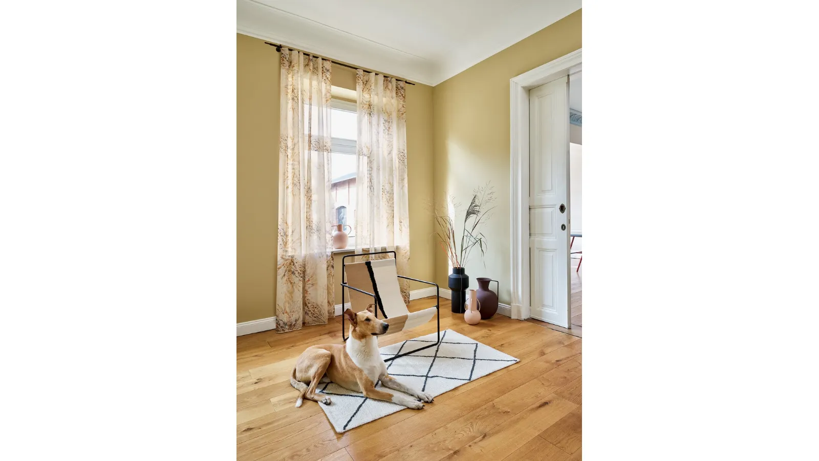 Tenda dal design vivace che si ispira a un boa di piume Plumette di Ado