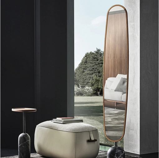 Specchiera Ekero Mirror con cornice in legno e base in marmo di Porada