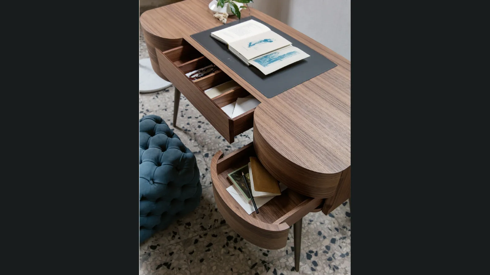 Scrittoio in noce Micol di Porada