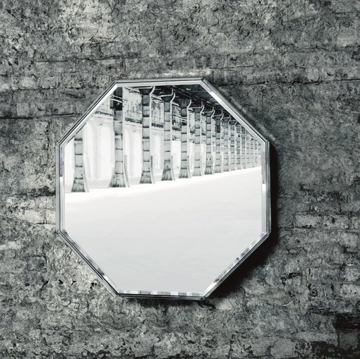 Specchio Prism ottagonale con cornice in cristallo di Glas Italia