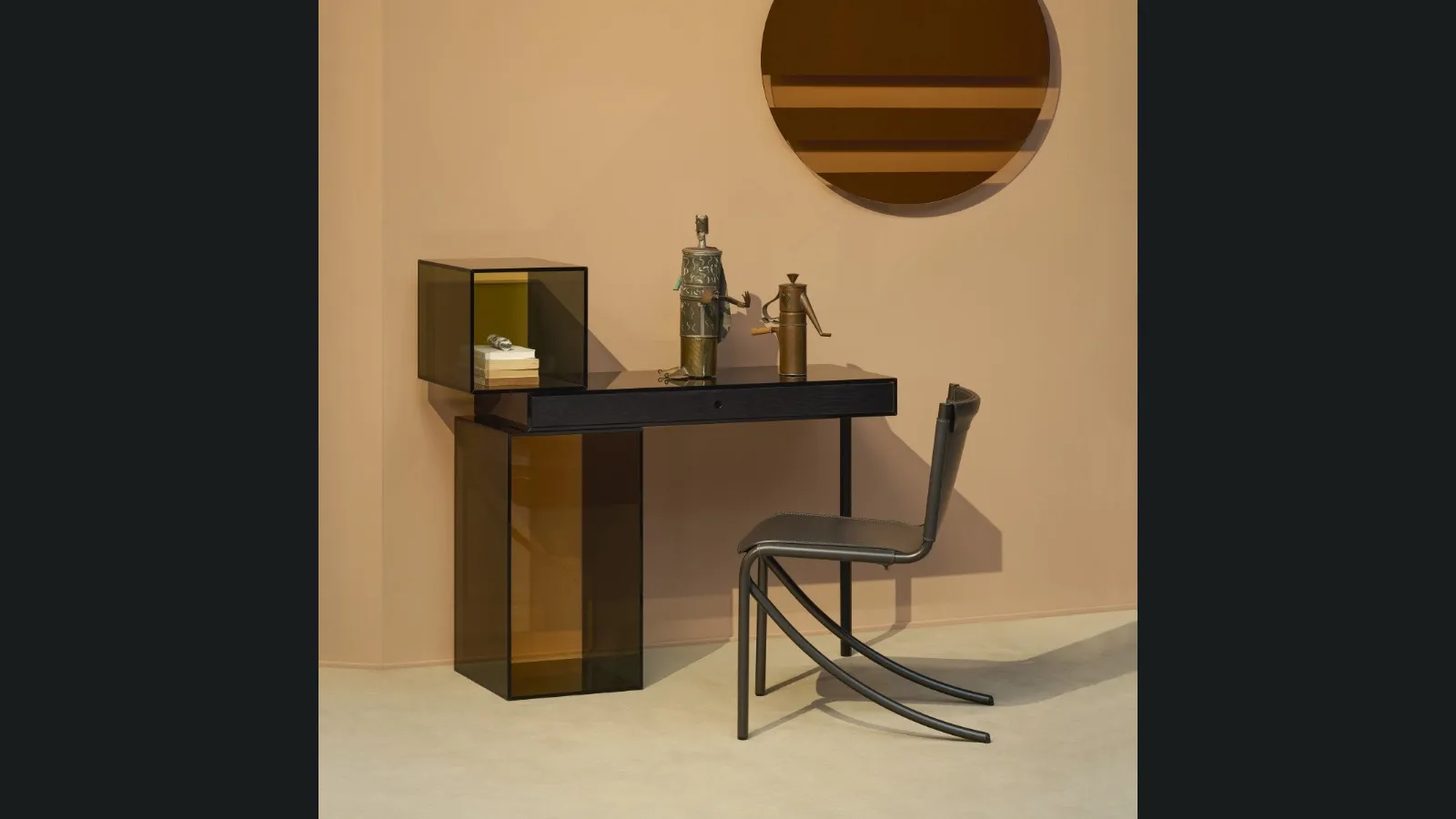 Scrittoio Ratio in vetro e legno di Glas Italia