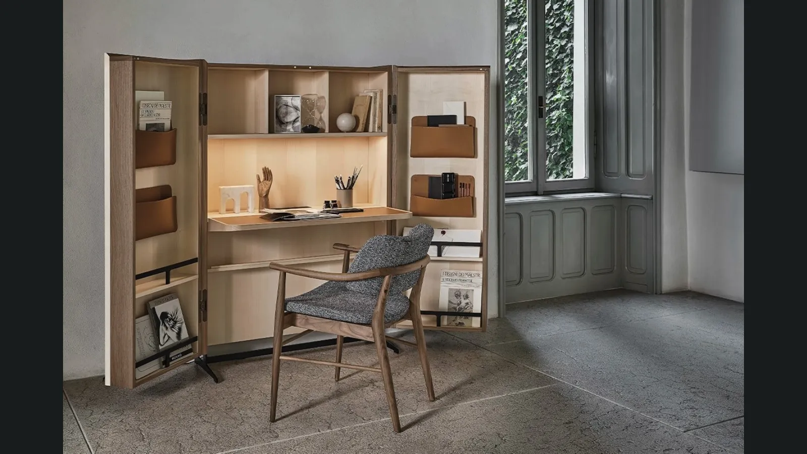 Mobile scrittoio autoportante in legno Savio di Porada