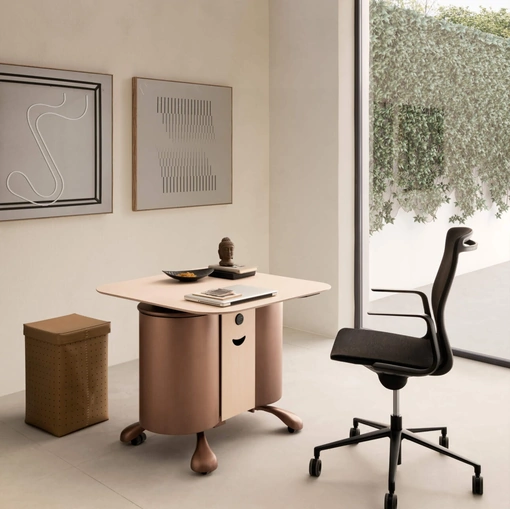 Scrittoio Caddy con struttura in metallo e top regolabile in altezza in multistrato di Betulla di Presotto