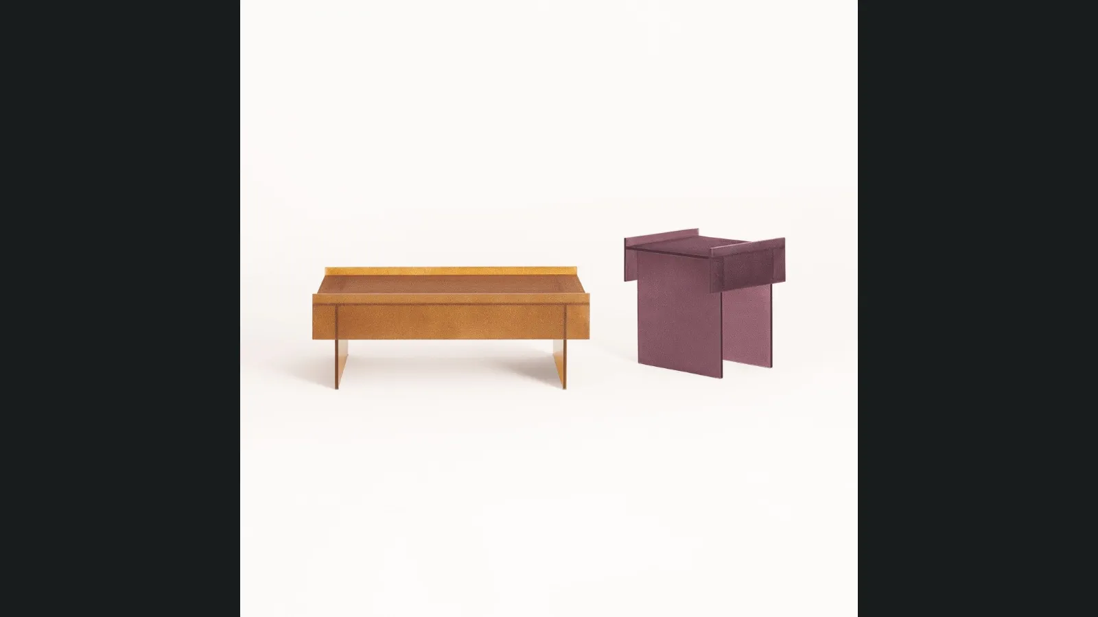 Tavolini Simoon in cristallo rivestiti con una speciale graniglia in vetro di Murano macinato di Glas Italia