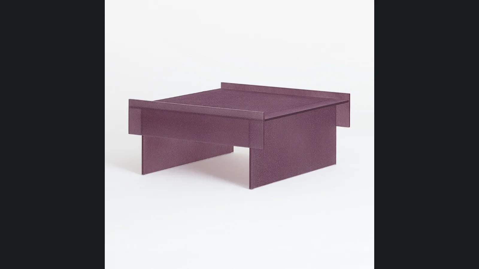 Tavolini Simoon in cristallo rivestiti con una speciale graniglia in vetro di Murano macinato di Glas Italia