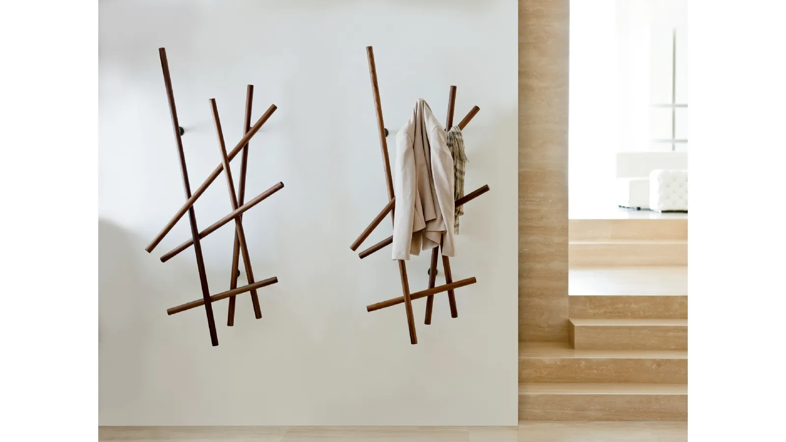 Appendiabiti in legno massello da parete Sketch di Porada