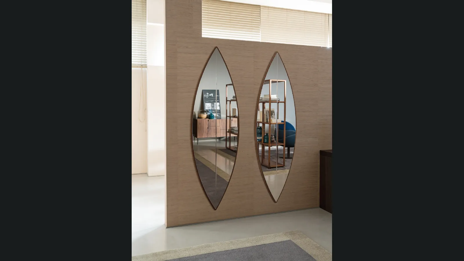 Specchiera da parete con cornice in legno Surf di Porada